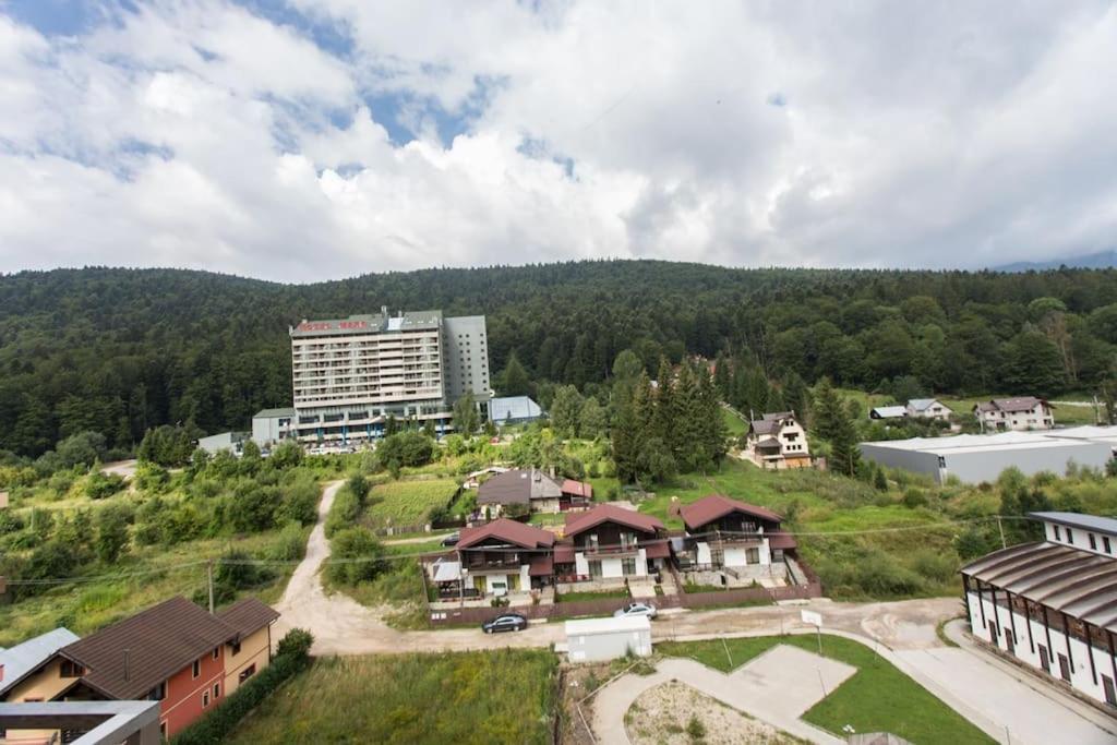 Romantic Jacuzzi Luxury Apartment Sinaia Eksteriør bilde