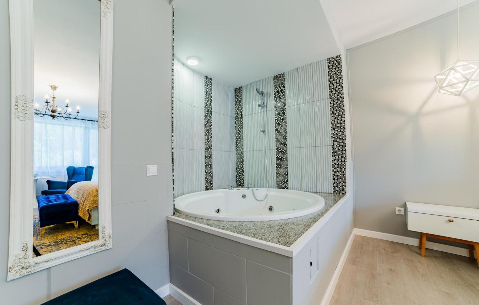 Romantic Jacuzzi Luxury Apartment Sinaia Eksteriør bilde